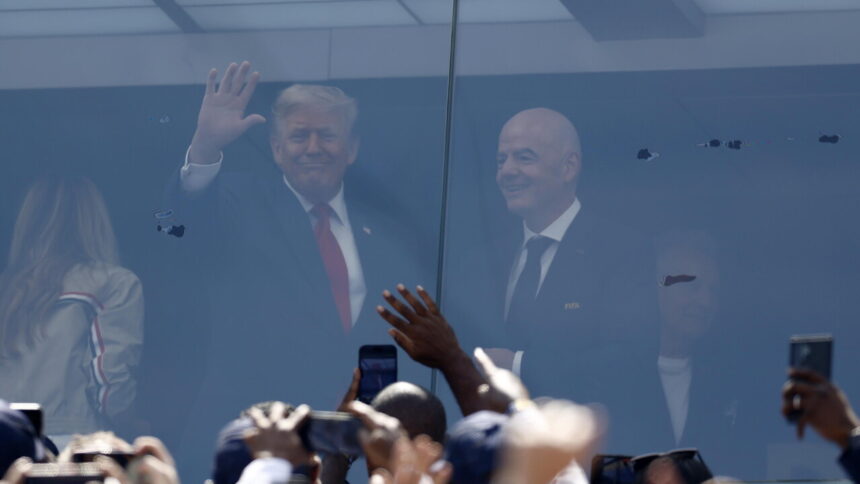 Mondiali: fischi per Trump e Infantino all'ingresso in campo - Calcio