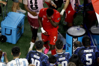 Calcio: la Fifa all'Ifab, interpretazione coerente su errore di identificazione - Calcio