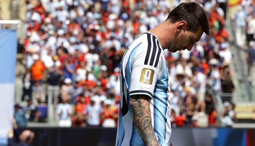 Messi come Maradona, piange dopo la sconfitta ma che brutto gesto nel finale