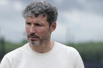 van Bommel il nuovo ct al posto di Garcia ma l'ex Milan parte con un grave handicap. Che differenza con l'Italia