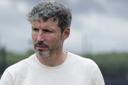 van Bommel il nuovo ct al posto di Garcia ma l'ex Milan parte con un grave handicap. Che differenza con l'Italia
