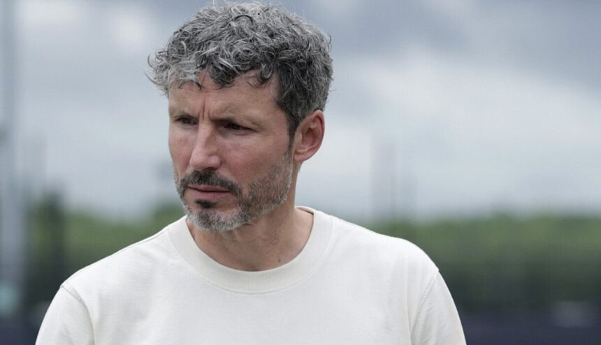 van Bommel il nuovo ct al posto di Garcia ma l'ex Milan parte con un grave handicap. Che differenza con l'Italia