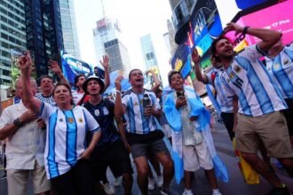 New York e l'invasione dei tifosi dell'Albiceleste, delirio a Times Square