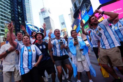 New York e l'invasione dei tifosi dell'Albiceleste, delirio a Times Square