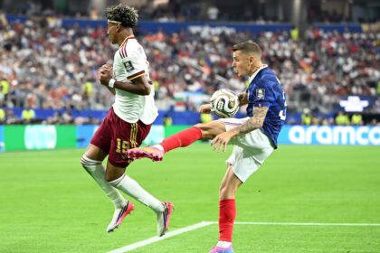 calcione a Yamal e rigore. Deschamps incredulo, ma l’errore è del ct