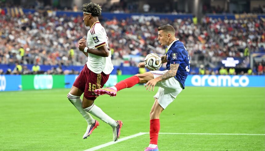 calcione a Yamal e rigore. Deschamps incredulo, ma l’errore è del ct