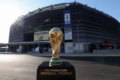 aria irrespirabile a New York, Fifa in ansia. Il viaggio da incubo di Messi e compagni