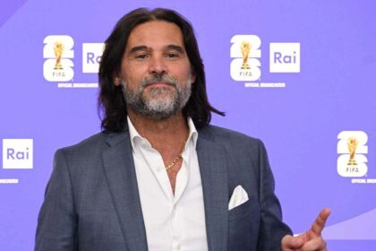 “A volte non so nemmeno cosa dico”, Adani chiarisce dopo la telecronaca controversa di Inghilterra-Argentina, la scelta Rai per la finale