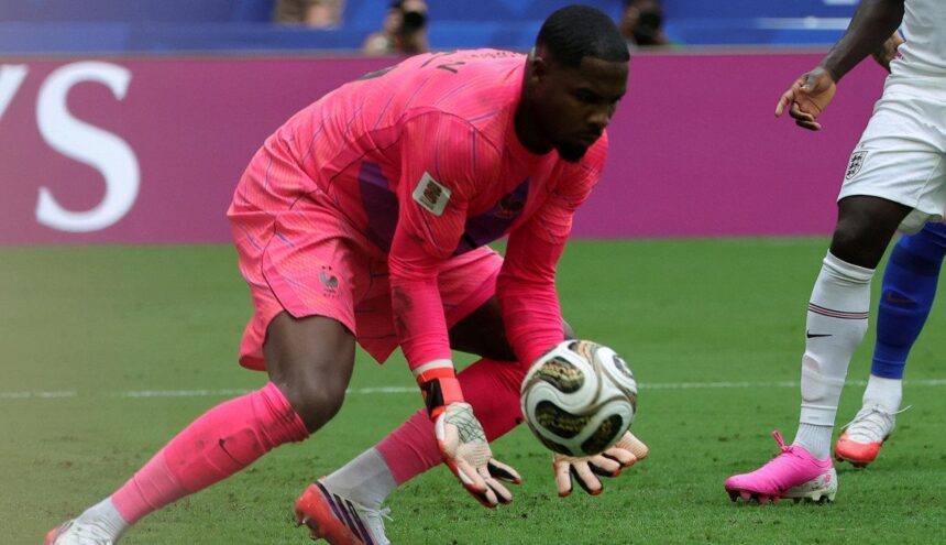 che svarioni in Francia-Inghilterra. E sbaglia anche Rabiot