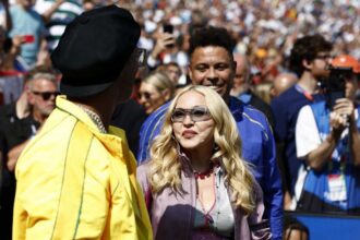 partita ferma per 27 minuti. Trump e Infantino bersagliati dai fischi