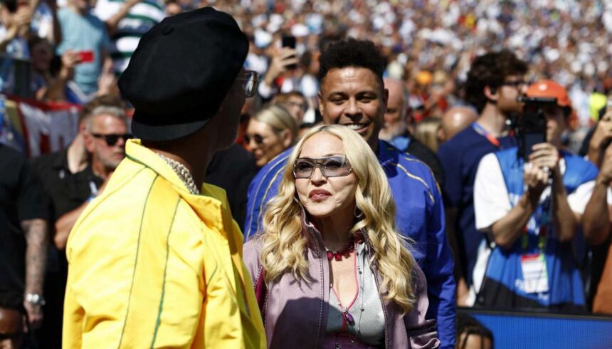 partita ferma per 27 minuti. Trump e Infantino bersagliati dai fischi
