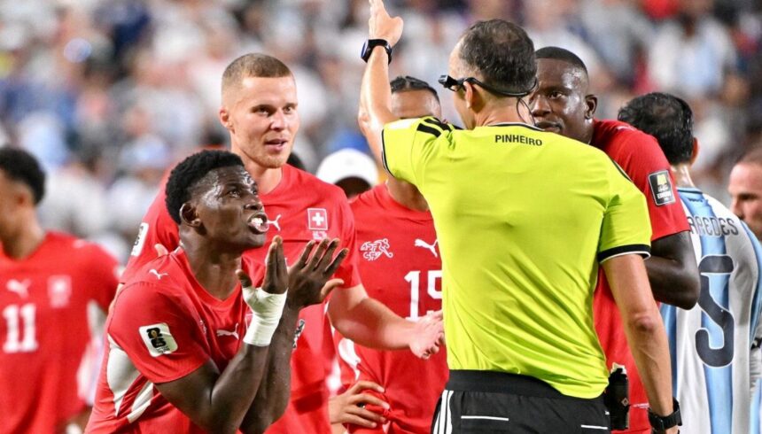 Ifab e Fifa si contraddicono sul rosso a Embolo ai Mondiali, Argentina favorita o no?