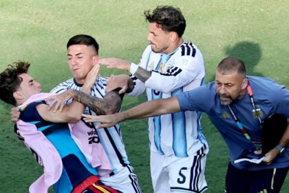 Argentina, Paredes non si scusa ma rischia grosso. Cosa ha scritto il play. Punizioni in vista anche per Molina, Ayala e l'Albiceleste