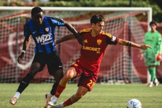 doppietta de La Joya, ma la Roma in 10 (espulso Wesley) si fa rimontare dal 3-0