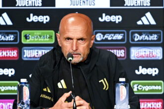 Vlahovic, Comolli, Carnevali e l’obiettivo dei bianconeri