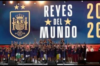 Madrid accoglie i campioni del mondo, dai reali poi il bagno di folla