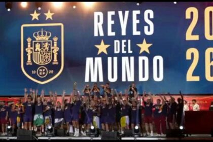 Madrid accoglie i campioni del mondo, dai reali poi il bagno di folla
