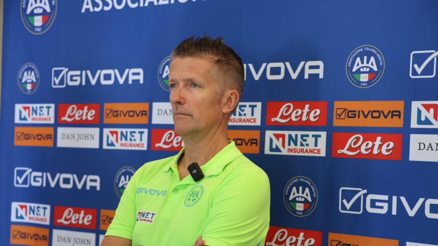 Orsato: l'arbitro al centro della partita, e basta accerchiamenti - Calcio