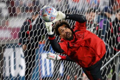 Santiago, Vozinha debutta con il Colo-Colo, porta inviolata a 40 anni - Calcio