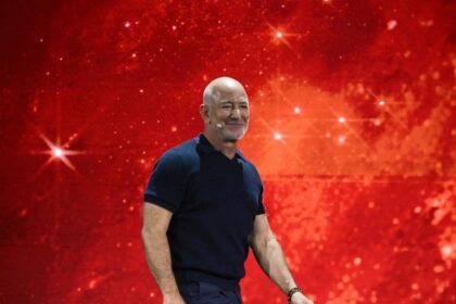 Bezos punta al calcio, mr Amazon vuole una quota del Liverpool - Calcio