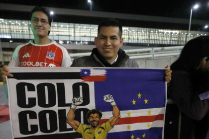 Vozinha arriva in Cile, folla in aeroporto per il nuovo portiere del Colo Colo - Calcio