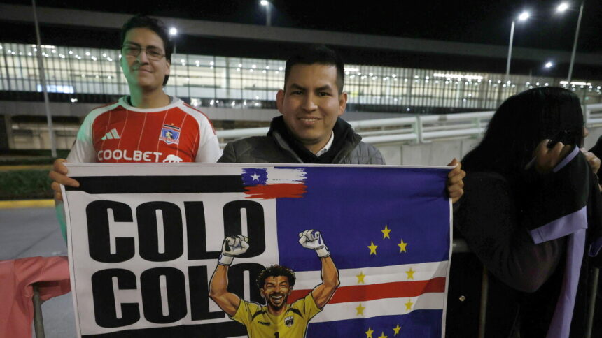 Vozinha arriva in Cile, folla in aeroporto per il nuovo portiere del Colo Colo - Calcio
