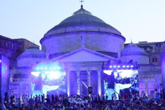Napoli, festa del Centenario a piazza del Plebiscito: Allegri, De Laurentiis, Maradona