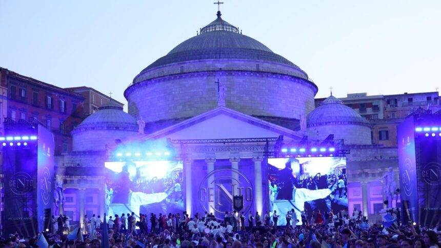 Napoli, festa del Centenario a piazza del Plebiscito: Allegri, De Laurentiis, Maradona