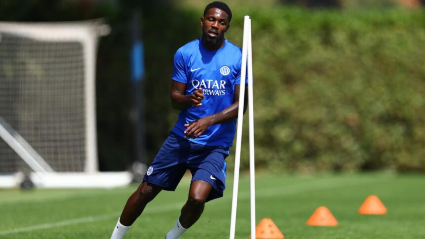 Inter, Thuram rientra in gruppo e Spence fa il primo giro alla Pinetina
