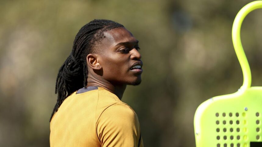 Milan, Leao nel limbo: Cardinale non gli parla