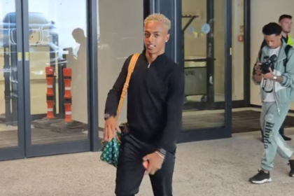 Il trequartista inglese è arrivato a Linate accompagnato da parenti e amici.&nbsp;