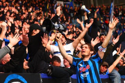 Striscione a Zingonia chiede permanenza di De Roon, 'se sono voci meglio' - Calcio