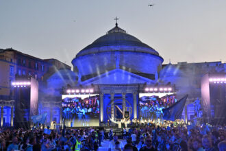 Cento anni di calcio e passione, Napoli si tinge d'azzurro per la festa - Calcio