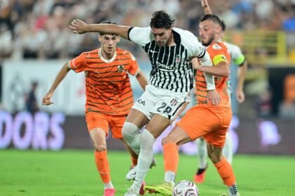 Vlahovic debutta male come Kolo Muani, il Besiktas va ko e Italiano attacca l'arbitro