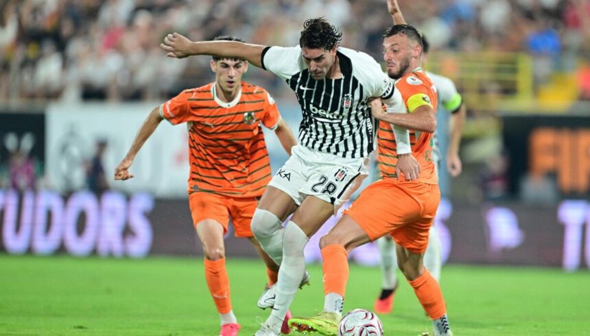 Vlahovic debutta male come Kolo Muani, il Besiktas va ko e Italiano attacca l'arbitro