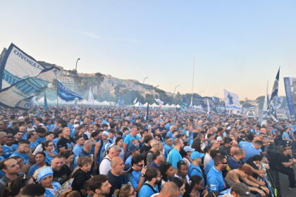 In 20 mila sul lungomare per i 100 anni del Napoli, festa 'No Business' - Calcio