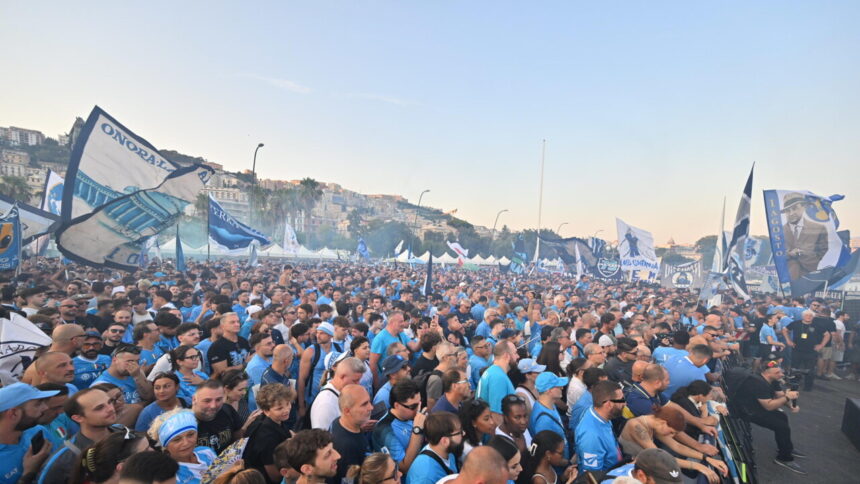 In 20 mila sul lungomare per i 100 anni del Napoli, festa 'No Business' - Calcio