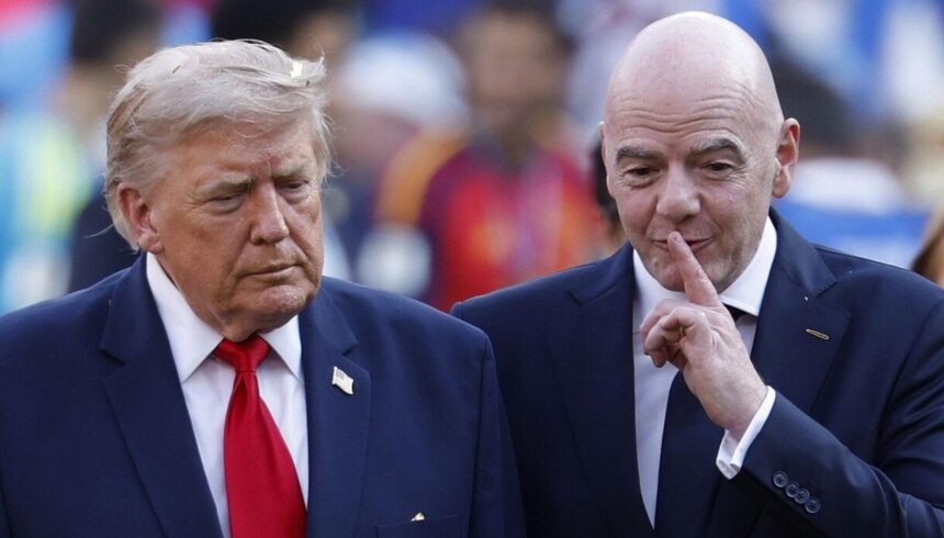 Infantino sotto attacco, Trump lo difende: "Sarebbe un errore sostituirlo"