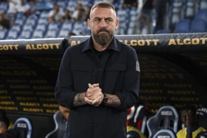 "Sei ossessionato da me, sei un poveraccio"