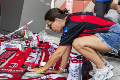 I funerali di Baresi, migliaia a Sant'Ambrogio per l'ultimo saluto - Calcio