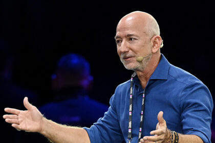 Ora è ufficiale, Bezos entra nel capitale del Liverpool - Calcio