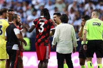 Arbeloa espulso, gli inglesi si rifiutano di andare ai rigori e Jauregi segna a porta vuota