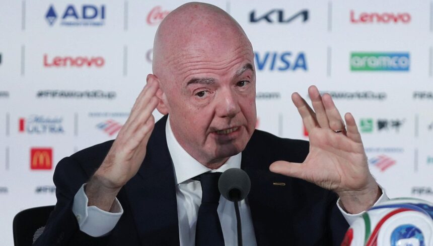 Infantino, Hussein di Giordania denuncia il ricatto: "Soldi per sostenerlo". Nuovi guai per il boss della FIFA