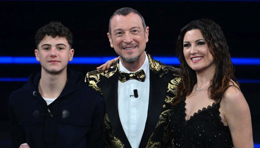 il post del figlio di Amadeus e Sanremo sullo sfondo