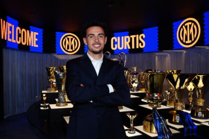 Chivu avrà un altro rinforzo. Lautaro allontana il Barcellona, l’indizio social