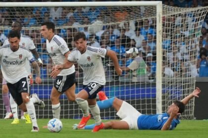 l’arbitro smorza l’urlo del Maradona al 95’, cosa è successo tra gol annullati e rigore negato
