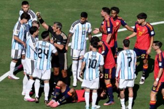Argentina, che stangata a Paredes, Molina e Ayala dalla Fifa dopo la rissa nella finale dei Mondiali con la Spagna