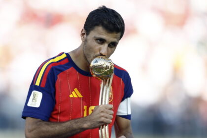 PSG, il capriccio di Luis Enrique aiuta il Napoli. Rodri ha scelto il Barça, Maresca vuole Enzo Fernandez