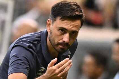 citazioni greche dalla mitologia, calcio-spettacolo e debutto vincente