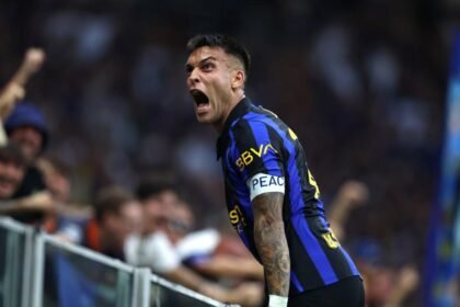 Lautaro, i gol col Napoli e l'esultanza sulla balaustra: così si è ripreso San Siro